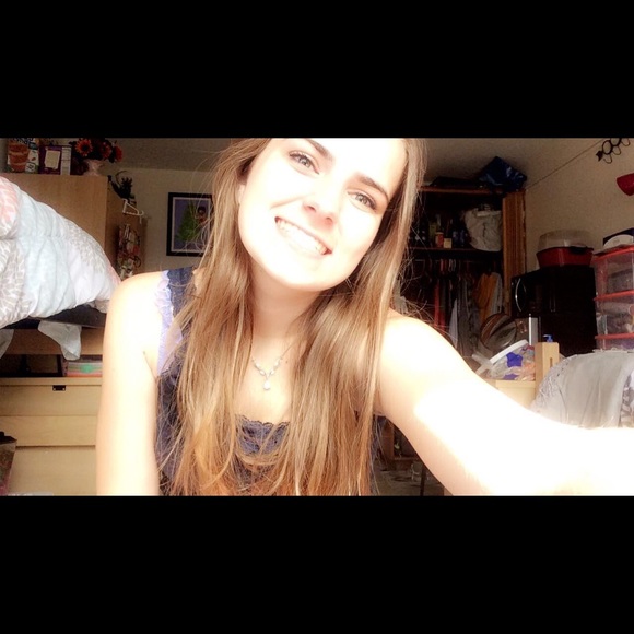 Meet your Posher, Courtney - Picture 4 of 4